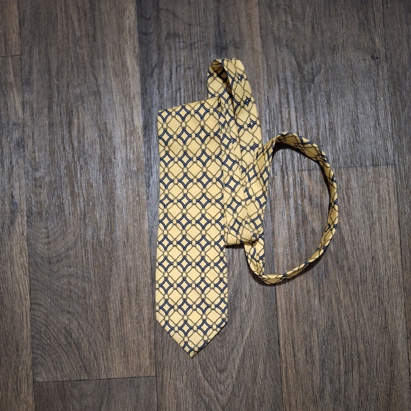 Vintage Gucci Made in Italy 100% Silk Designer Tie. - Picture 14 of 15